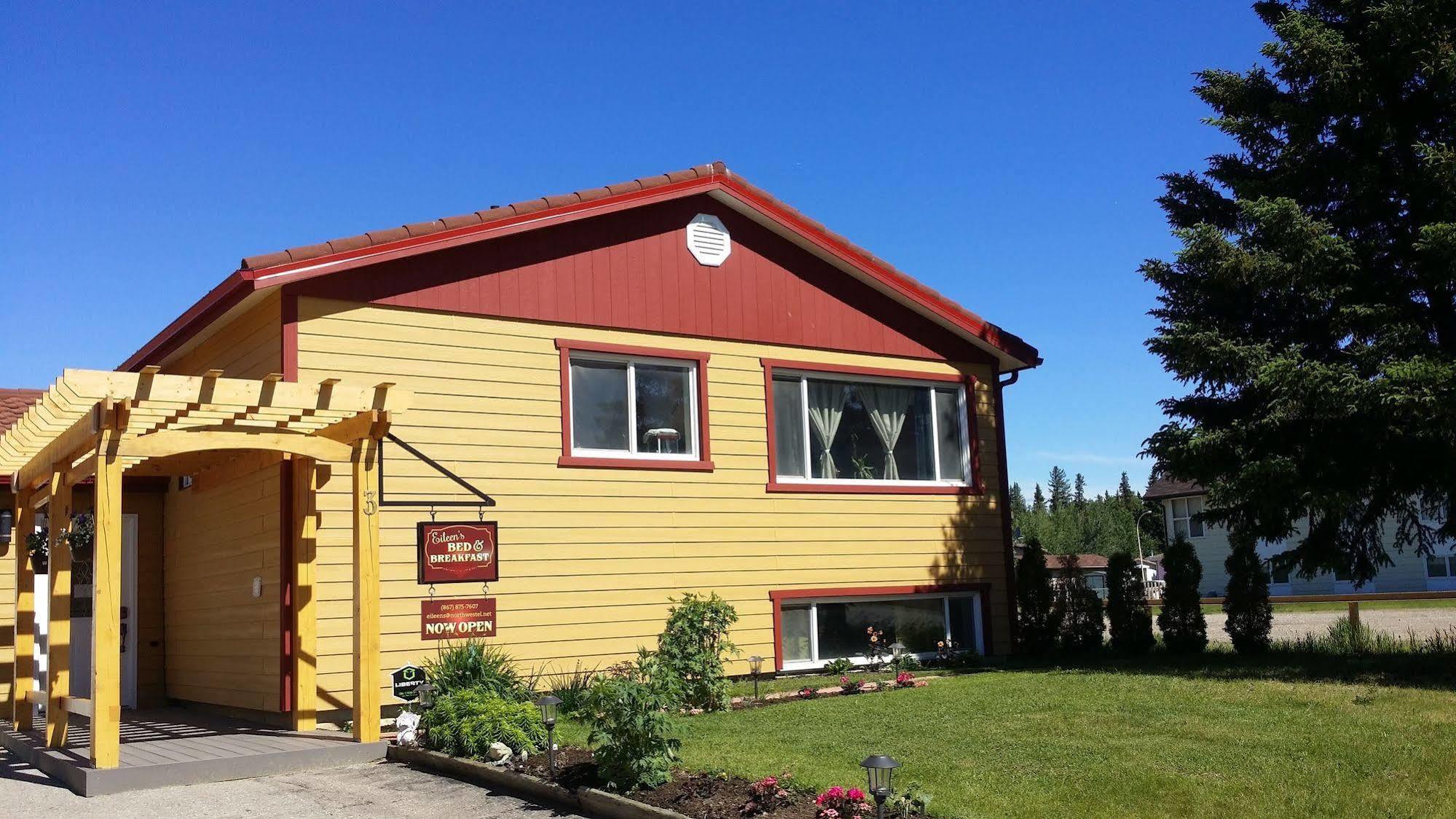 Eileen'S Bed & Breakfast/Guest House Hay River Exterior photo